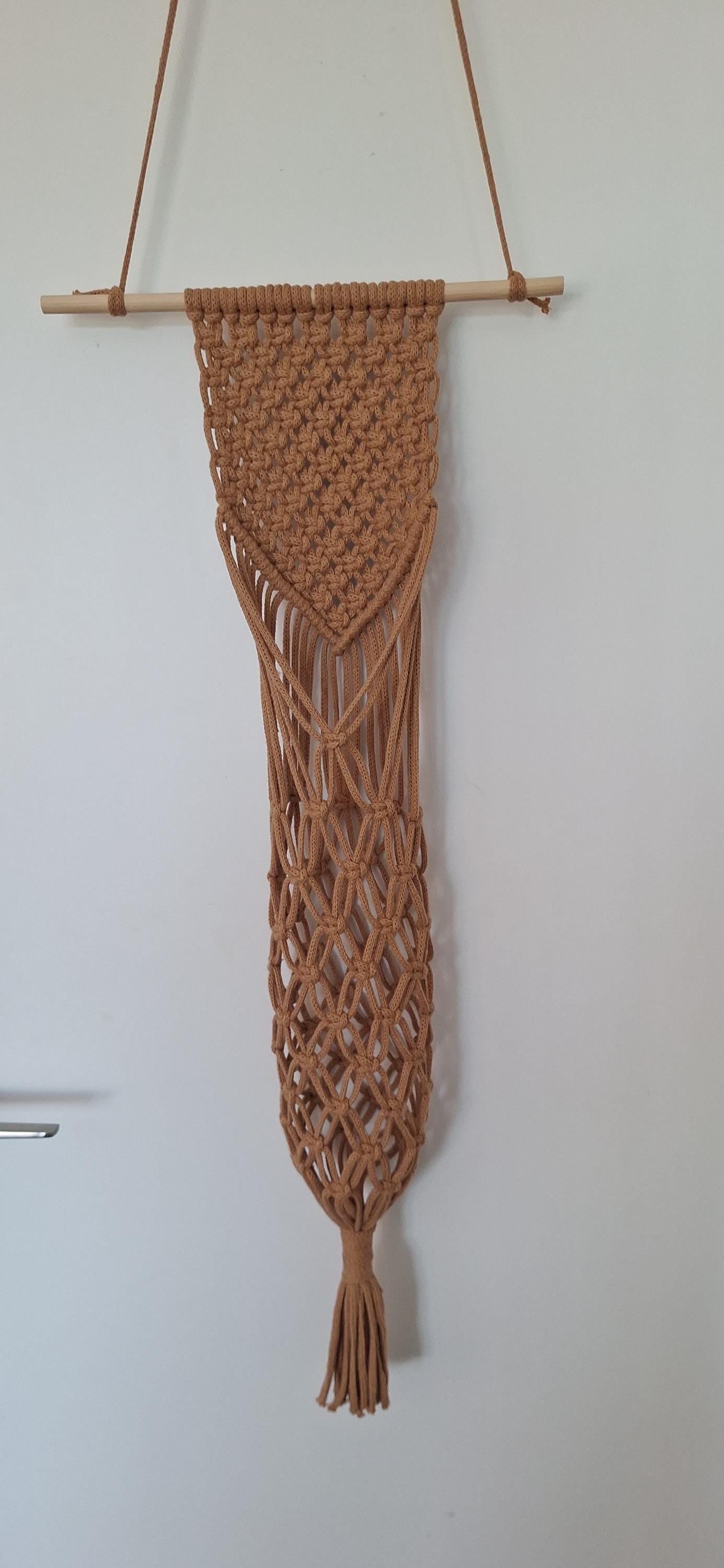 Porta rollo de macramé